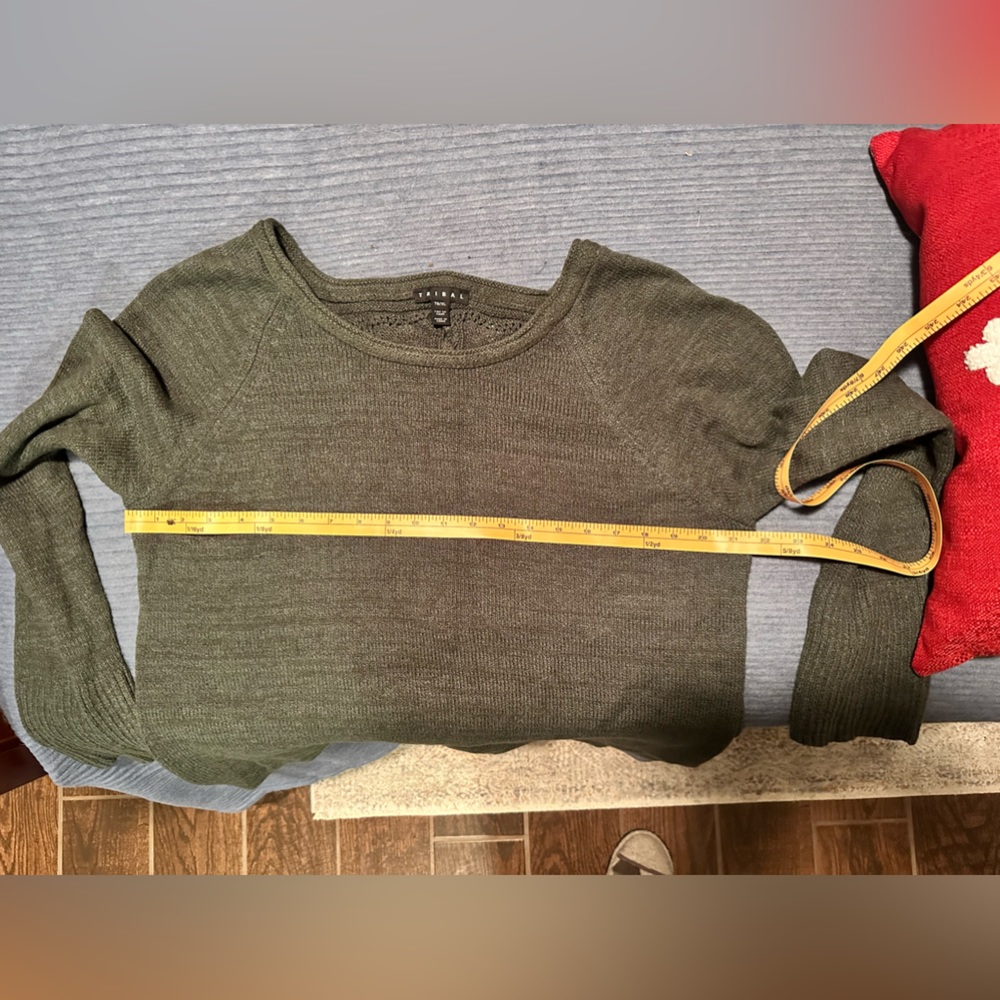 Tribal Sweater - Picture 6 of 7